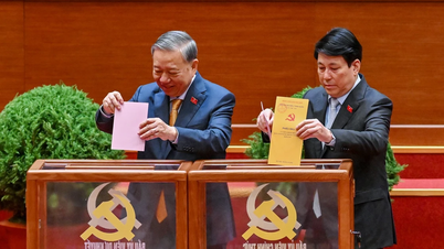 【写真】共産党第14期中央委員会の投票