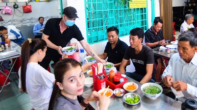 តើអាជីវកម្មខ្នាតតូចដូចជាភោជនីយដ្ឋាន ស្ទូឌីយោពីឡាតេស និងឱសថស្ថានដាក់ពន្ធរបស់ពួកគេយ៉ាងដូចម្តេច?