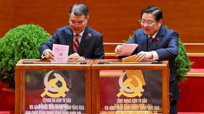 제14차 중앙집행위원회 선거의 비밀투표 사진.