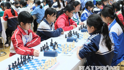 Le Thanh Nghi Ward and Khuc Thua Du Commune won first place overall in the City-level Elementary and Secondary School Chess Tournament.