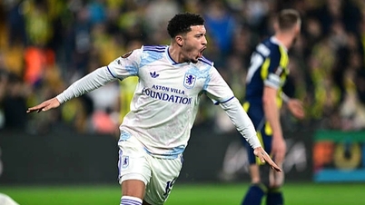 Lyon a Aston Villa postupují do osmifinále, šest týmů vypadlo z Evropské ligy.