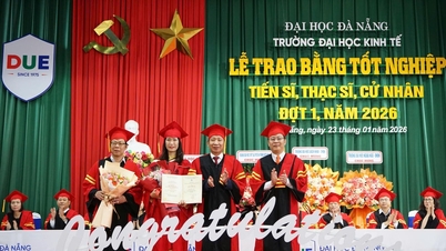 ມະຫາວິທະຍາໄລເສດຖະສາດໄດ້ມອບປະລິນຍາໃຫ້ແກ່ຜູ້ທີ່ໄດ້ຮັບປະລິນຍາປະລິນຍາເອກ, ປະລິນຍາໂທ ແລະ ປະລິນຍາຕີ ຈຳນວນ 450 ຄົນ.
