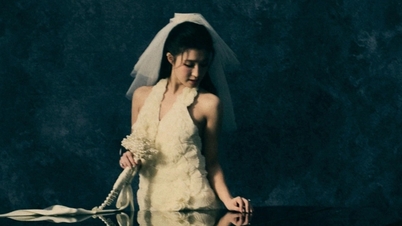 La característica especial del vestido de novia adornado con flores de la subcampeona Phuong Nhi.