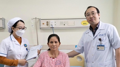 L'ospedale generale centrale di Quang Nam esegue interventi chirurgici complessi per la rimozione dei fibromi uterini utilizzando un bisturi a ultrasuoni ad alta tecnologia.