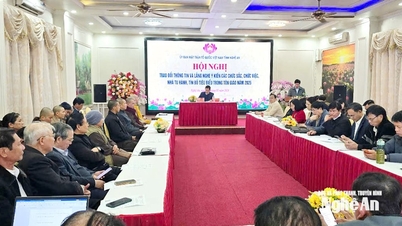 Le Comité du Front de la Patrie du Vietnam de la province de Nghệ An recueille les avis et échange des informations sur les questions religieuses en 2025.
