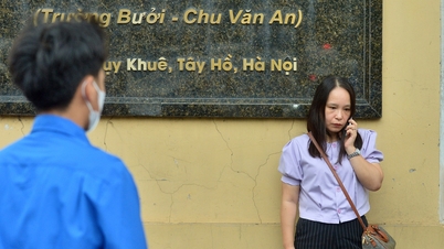 Ad Hanoi, 100.000 studenti si sono iscritti all'esame di ammissione alla decima classe: molti candidati hanno dimenticato di portare con sé la carta d'identità.