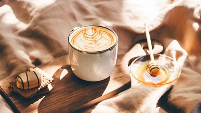 What should users keep in mind when adding honey to coffee?
