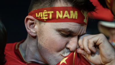 Turyści wiwatowali do ochrypłych głosów, gdy na ulicach Ho Chi Minh City wybuchła radość na cześć reprezentacji Wietnamu U23.