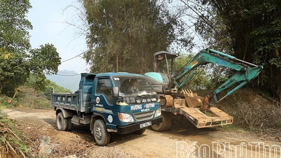 Expedite the construction progress of the Hoa Binh - Toan Son road.