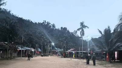 Desa terpencil di komune perbatasan A Vuong secara resmi memiliki listrik untuk penggunaan sehari-hari.