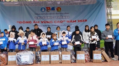 ສະຫະພັນຊາວໜຸ່ມນະຄອນຫາຍຟອງໄດ້ຈັດລາຍການກຸສົນ “ລະດູໜາວອົບອຸ່ນໃນເຂດພູສູງ” ຢູ່ແຂວງກາວບັ່ງ.
