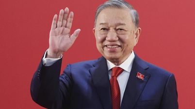 Potret ahli Politburo dan Sekretariat Kongres Parti ke-14