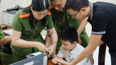 Đưa thiết bị đến tận nhà cấp Căn cước cho trẻ khuyết tật