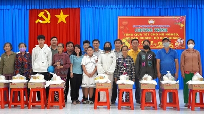 ຕາແສງບິ່ງແທ່ງດົ້ງ ໄດ້ມອບຂອງຂວັນປີໃໝ່ 300 ໜ່ວຍໃຫ້ແກ່ຄອບຄົວທຸກຍາກ ແລະ ຄອບຄົວທີ່ເກືອບທຸກຍາກ.