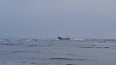 A cargo ship weighing nearly 3,000 tons ran aground at Cua Viet port.