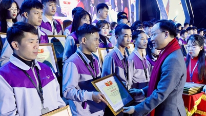 Grupa Luxshare Vietnam honoruje wybitnych pracowników roku 2025.