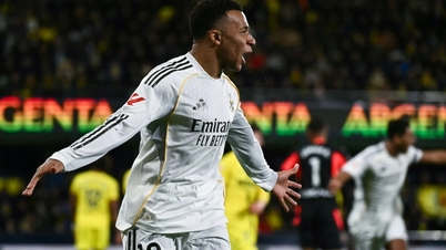 Mbappe helps Real Madrid temporarily overtake Barcelona at the top of the table.