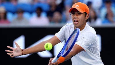 Vietnamese-born tennis player causes upset by reaching quarterfinals of the 2026 Australian Open.