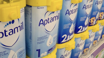 Het ministerie van Volksgezondheid waarschuwt en verzoekt om een ​​onderzoek naar de terugroepactie van Aptamil-melkproducten vanwege besmetting met giftige stoffen.