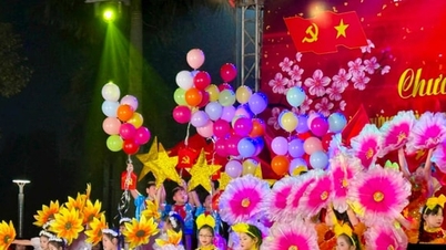 Der Bezirk Duong Noi organisierte ein Kunstprogramm, um den erfolgreichen Abschluss des 14. Nationalkongresses der Partei zu feiern.