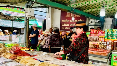 ផ្សារអាហារសមុទ្រសម្បូរបែបក្នុងឱកាសបុណ្យតេត។