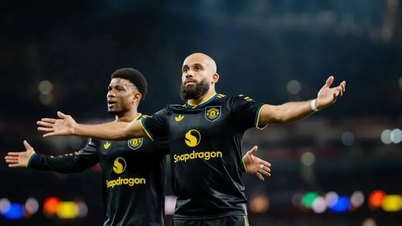 Reação do técnico Michael Carrick após a dramática vitória do Manchester United contra o Arsenal.