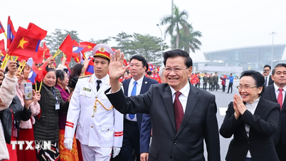 Der Generalsekretär und Präsident von Laos und seine Frau trafen in Hanoi ein und begannen damit ihren Staatsbesuch in Vietnam.
