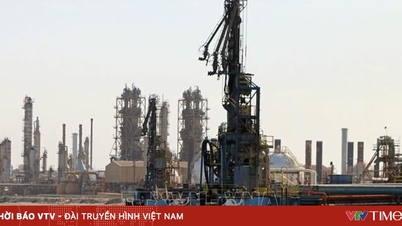 Libya, Fransa ve Amerika Birleşik Devletleri ile 20 milyar doların üzerinde değere sahip petrol ve doğalgaz anlaşması imzaladı.