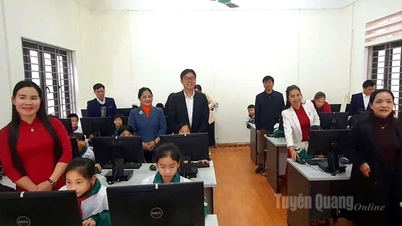 Honda Vietnam Company donerade ett datorrum till Phuong Do Primary School.