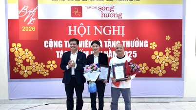 ນິຕະຍະສານ Song Huong ມອບລາງວັນສຳລັບຜົນງານທີ່ດີທີ່ສຸດຂອງປີ 2025.