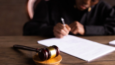 Stärkung der strikten Durchsetzung des Verwaltungsverfahrensrechts und der Vollstreckung von Verwaltungsurteilen.