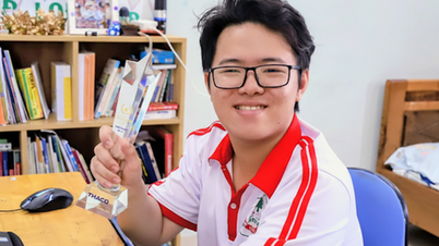 Po czterech latach bycia „widzem” student przyniósł do Phan Rang transmitowany w telewizji konkurs „Droga do Olimpii”.