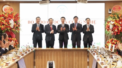Ministre Nguyen Manh Hung : « Plus grand est l'honneur, plus lourde est la responsabilité. »