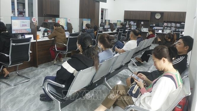ທຸລະກິດຕ່າງໆກຳລັງປະເຊີນກັບການຂາດແຄນແຮງງານໃນທ້າຍປີ.