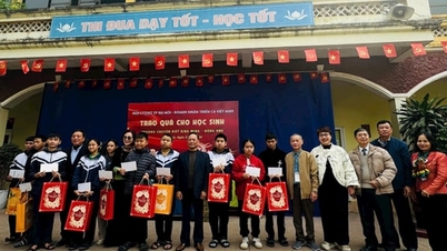 Podarowanie „Tet of Love” niepełnosprawnym dzieciom w Soc Son i Dong Anh.