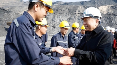 Tổng Bí thư thăm công nhân ngành than, nêu tinh thần "kỷ luật và đồng tâm"