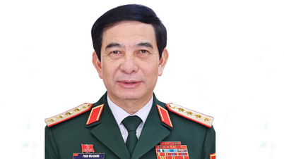 Launch of General Phan Van Giang's book on strategic thinking in national defense.