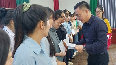 A Vietnami Egészségügyi Dolgozók Szakszervezete meglátogatta és bátorította a kihívásokkal teli környezetben dolgozó egészségügyi dolgozókat Ho Si Minh-városban és Dong Naiban.