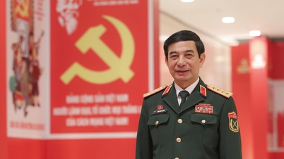 General Phan Văn Giang'ın Vietnam Halk Ordusu üzerine yazdığı kitabın tanıtımı