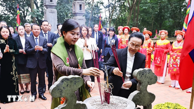 Manželka generálního tajemníka To Lama a manželka generálního tajemníka a prezidenta Laosu navštívily Ninh Binh.