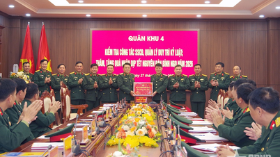 La Región Militar 4 inspecciona la preparación para el combate y extiende saludos de Año Nuevo a las fuerzas armadas de la provincia de Thanh Hoa.