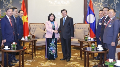 Der Generalsekretär und der Präsident von Laos würdigten die Rolle der Vaterländischen Front in den Beziehungen zwischen Vietnam und Laos in hohem Maße.