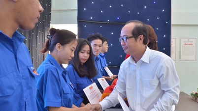 Tiếp bước sinh viên đến giảng đường