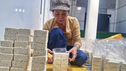 تت اینجاست، و همینطور کراکرهای برنجی تان تو.