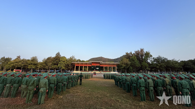 20th Regiment: Bidding farewell to soldiers completing their military service.