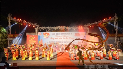 The art program "Everlasting Faith in the Party" in Yen Son commune.