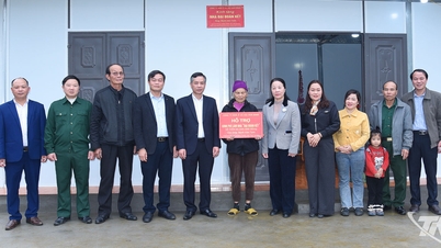 ເກືອບ 200 ຄອບຄົວ ແລະ ຄອບຄົວທີ່ດ້ອຍໂອກາດໃນຕາແສງບິ່ງແທ່ງ ໄດ້ຮັບການເອົາໃຈໃສ່ພິເສດ ໄດ້ຮັບຂອງຂວັນປີໃໝ່.