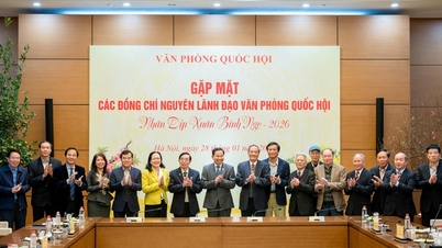 Secretaris-generaal van de Nationale Assemblee en hoofd van het Bureau van de Nationale Assemblee, Le Quang Manh, heeft een ontmoeting gehad met voormalige leiders van het Bureau van de Nationale Assemblee.