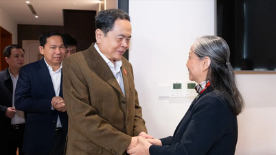 Președintele Adunării Naționale, Tran Thanh Man, a oferit tămâie în memoria regretatului secretar general Nguyen Phu Trong.