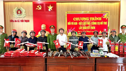 Exchange weapons, explosives, and supporting tools for Tet gifts 2026.